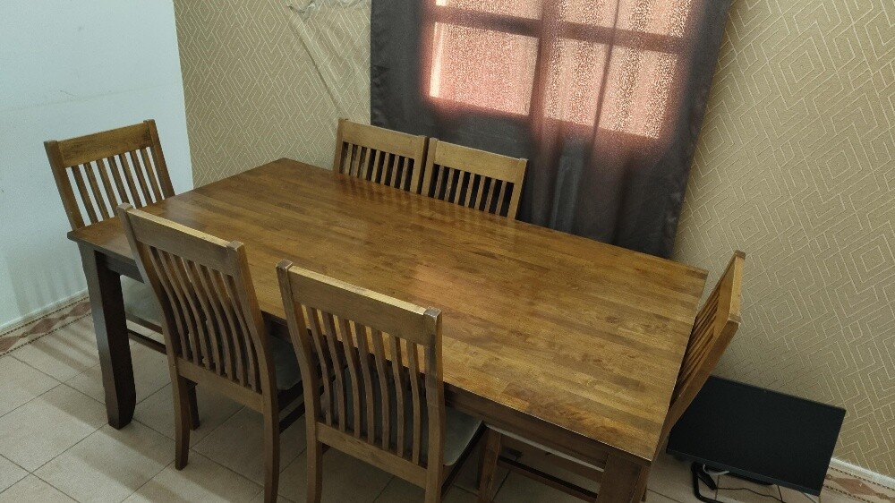 TABLE WITH 6 CHAIRS (AMAZING COND - 2
