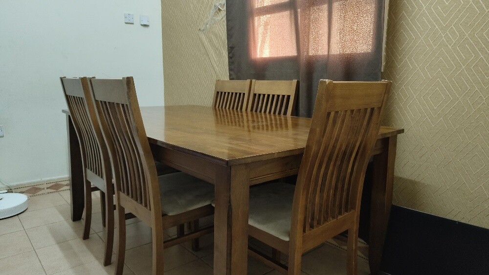 TABLE WITH 6 CHAIRS (AMAZING COND - 1