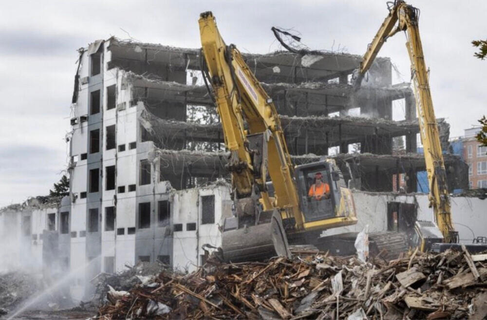 demolition service . 31501873 - 1