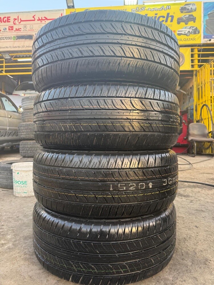 285/50/20" Dunlop tire - 2