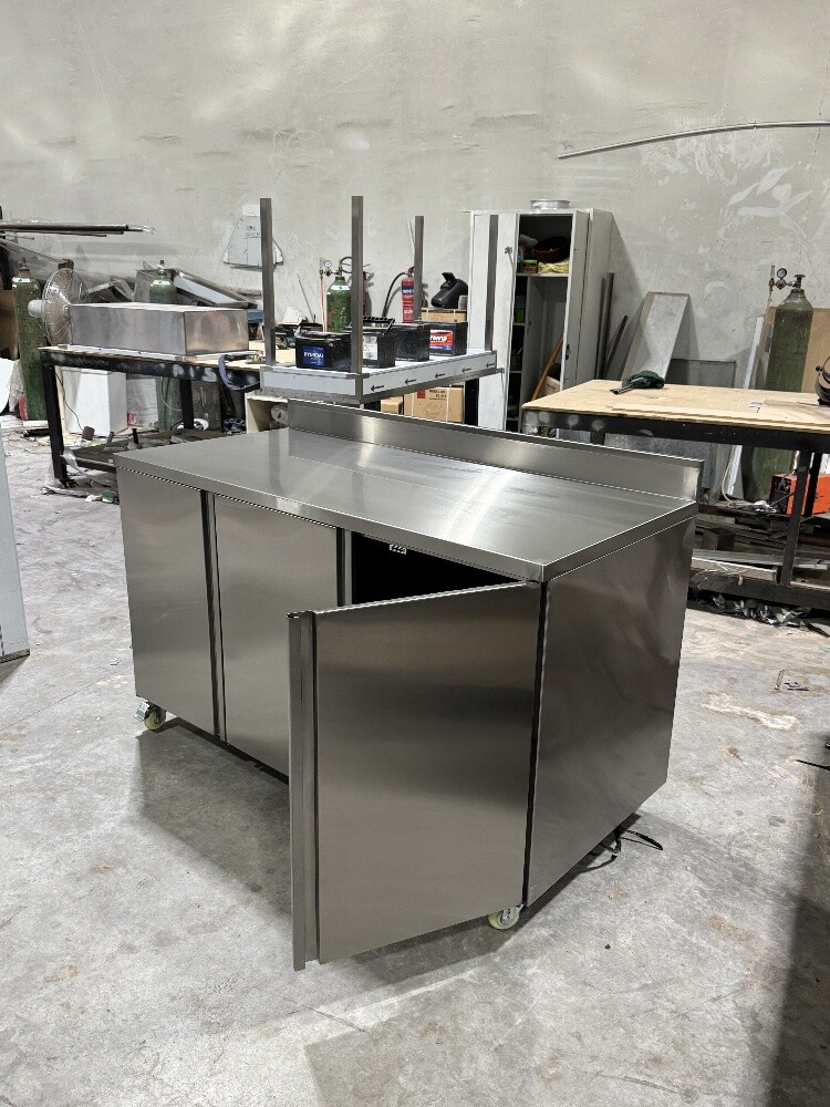 SS Base Cabinet with Hindeg door - 4