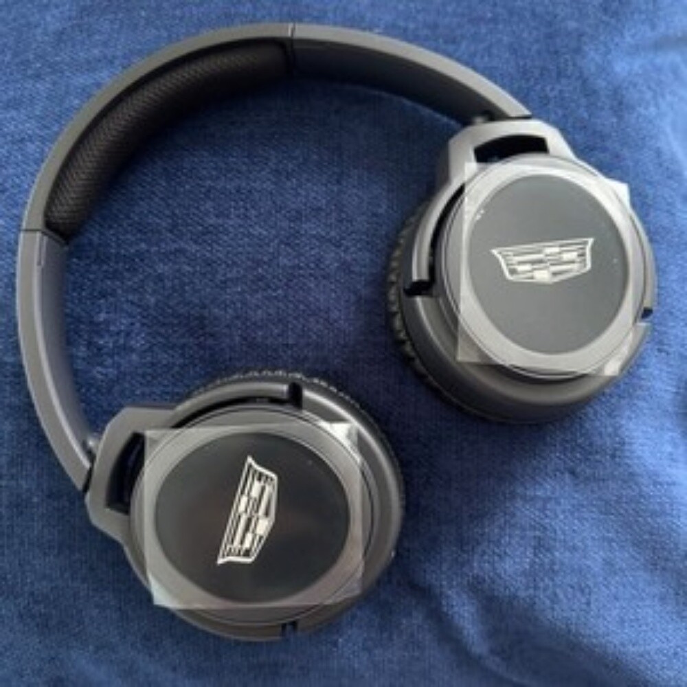 Cadillac wireless
headphones - 4