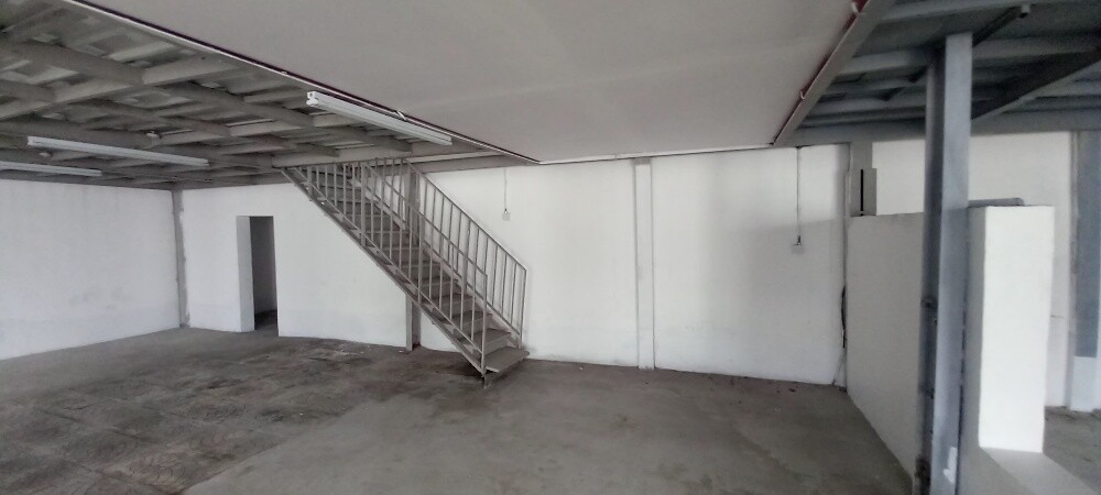 Garage/Aluminum Workshop for Rent - 11