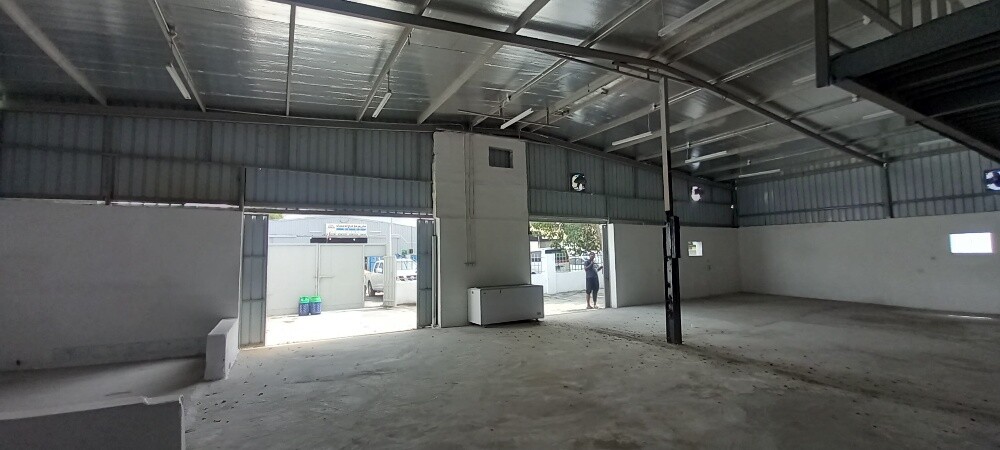 Garage/Aluminum Workshop for Rent - 9