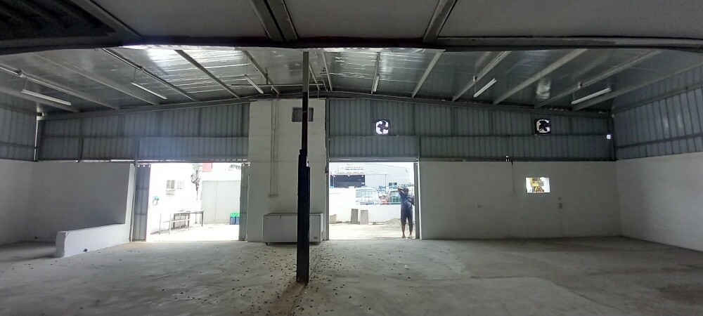 Garage/Aluminum Workshop for Rent - 3