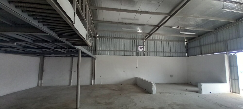 Garage/Aluminum Workshop for Rent - 7