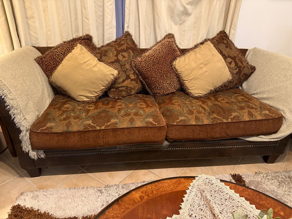 ￼ ثلاث كنبات وسجادة - 3