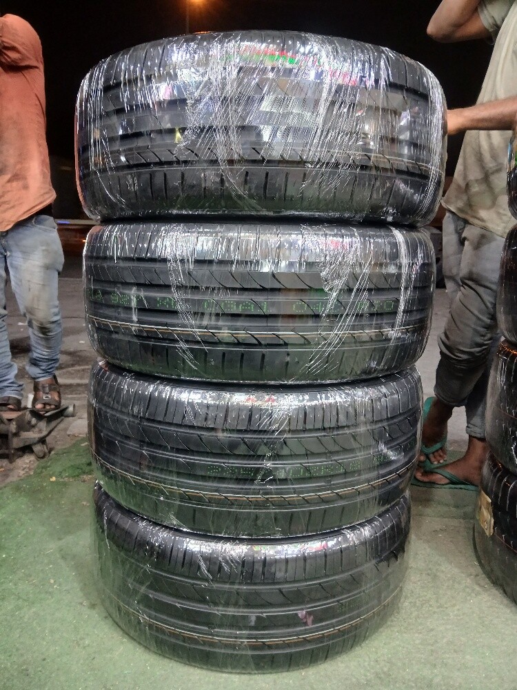 225/40/ZR18.Tracmax brand - 9