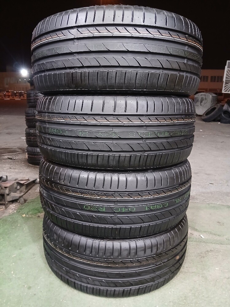 225/40/ZR18.Tracmax brand - 2