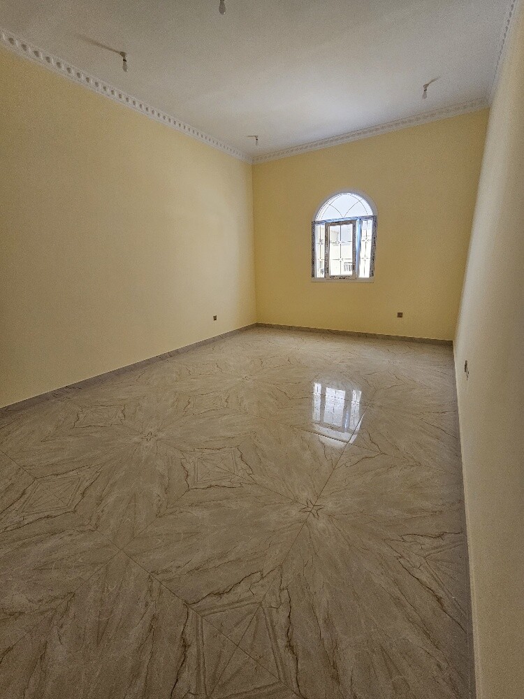 عمارة مدينة خليفة بمدخول 29,700 ر - 4