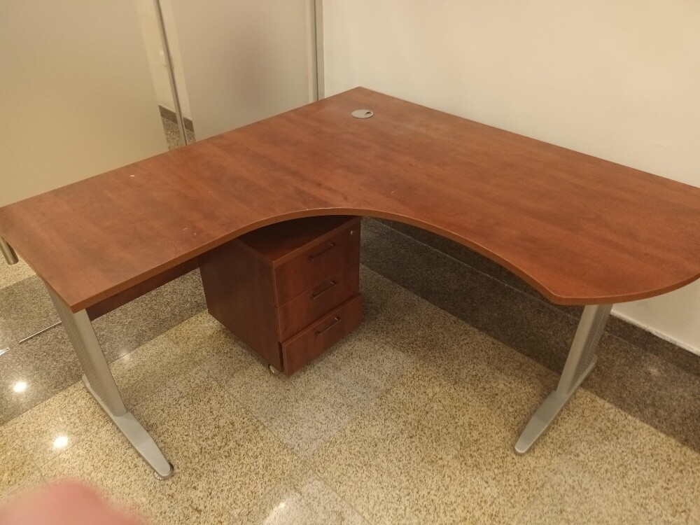 مكتب كما بالصوره - 1