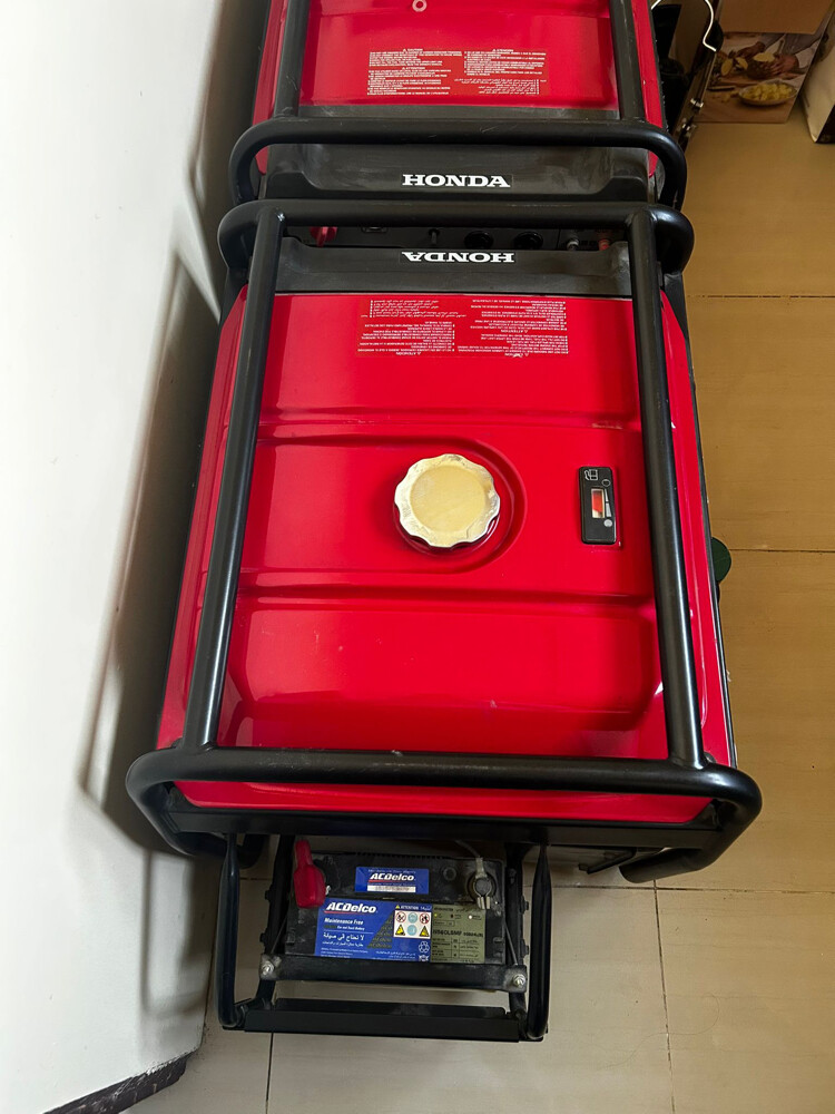 2 Honda Generator like new - 3