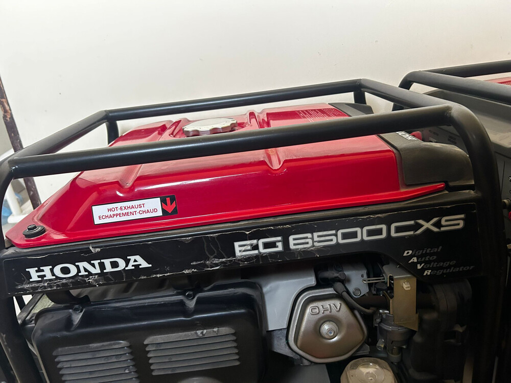 2 Honda Generator like new - 4