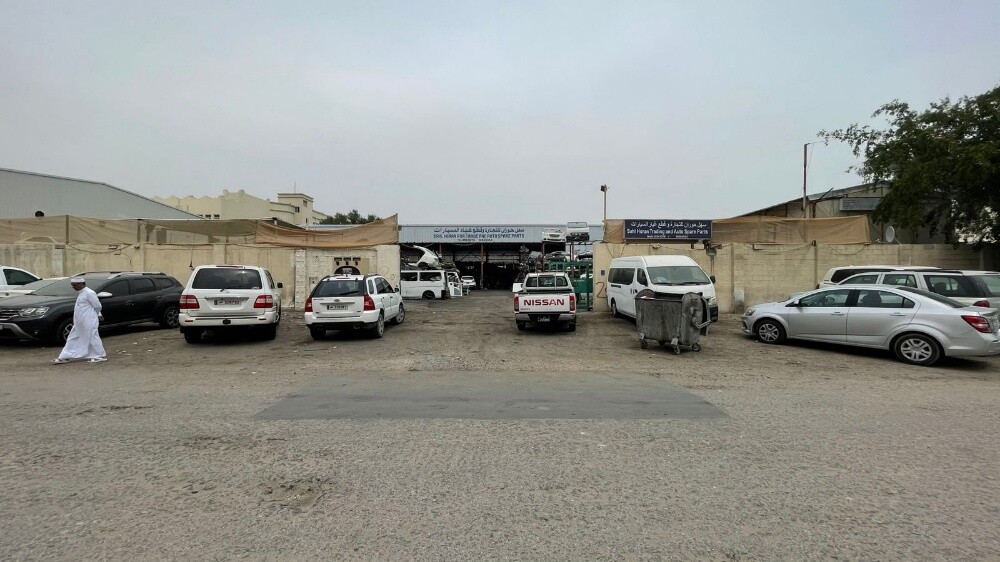 كراج (سكراب ) للبيع بكامل سيارات - 1