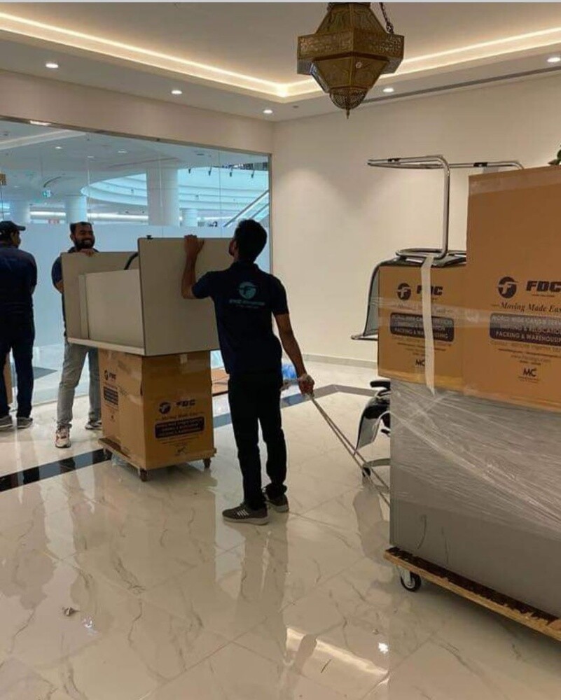 moving shifting  55371602 - 8