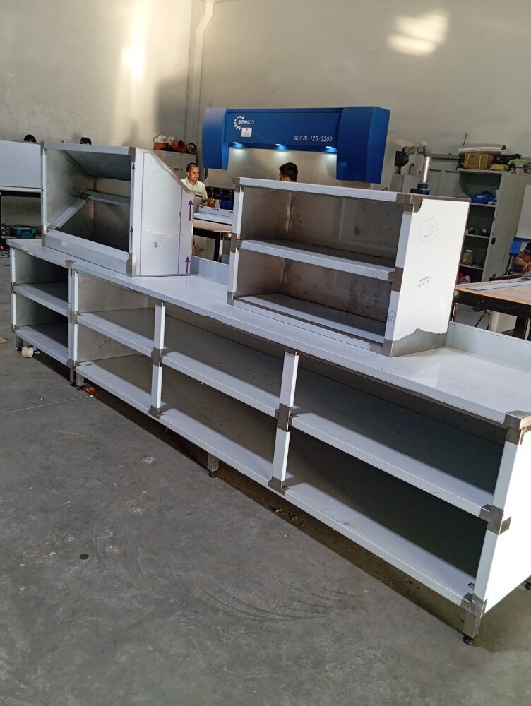 SS Table With 3 Side Cover - 2