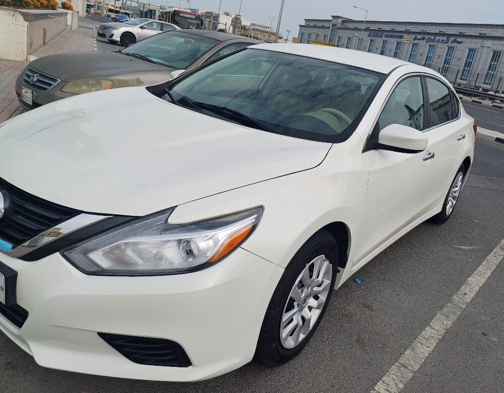 Nissan. Altima18 - 1