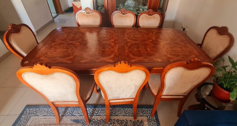 Dining table with 8 chairs for sale - 4