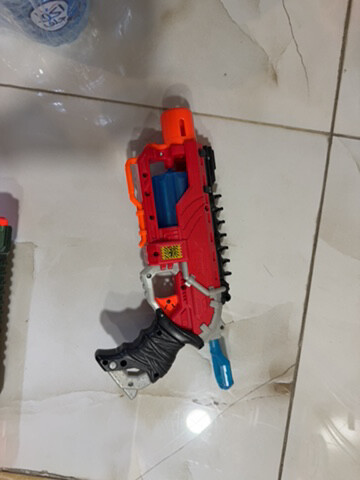 1 nerf gun 2 x shots gum ,2 other - 3