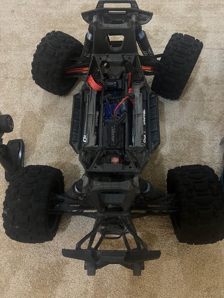 URGENT SALE  Traxxas xmaxx - 2