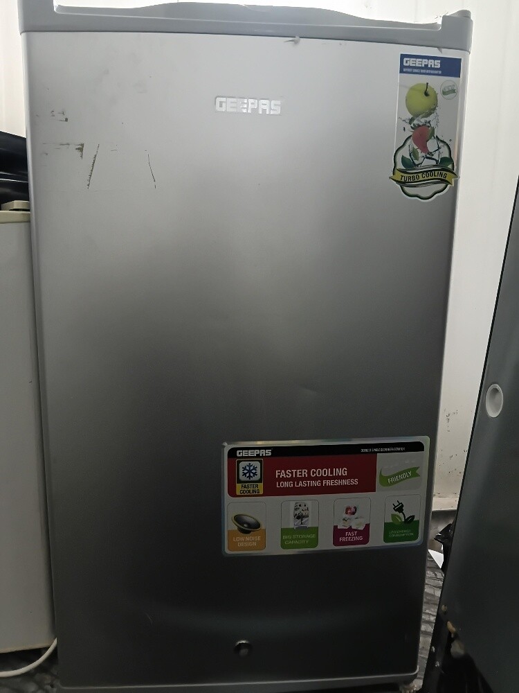 Fridge far sale - 2