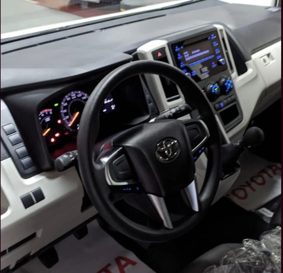 Toyota cargo van - 6