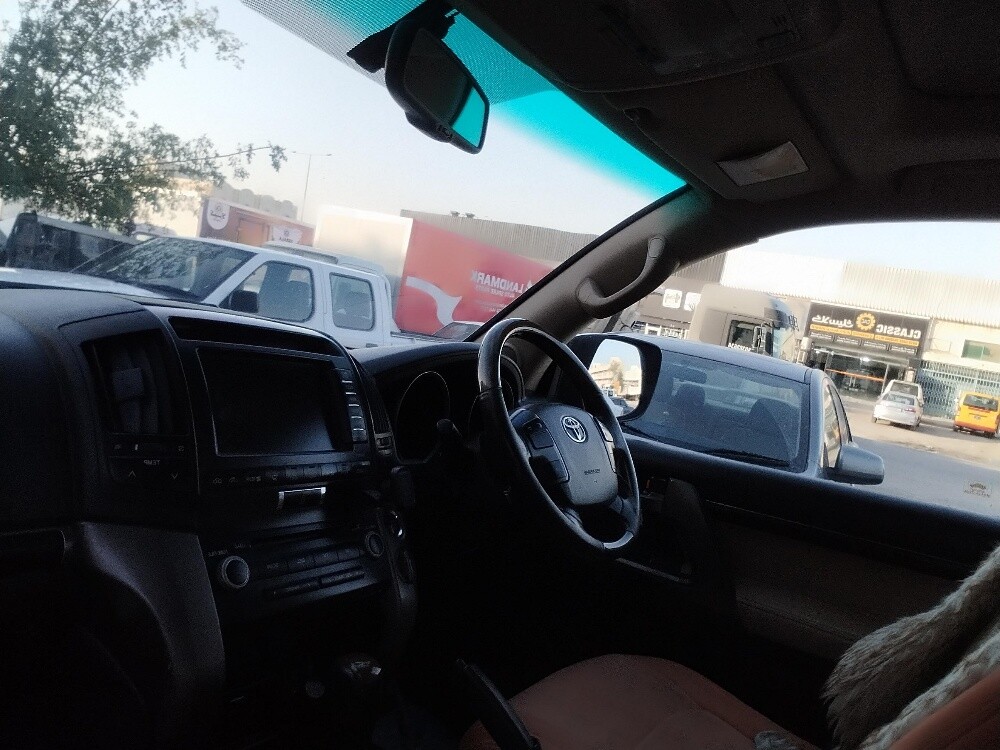 2009 Toyota Land Cruiser, in pristine condition. The gearbox - 2