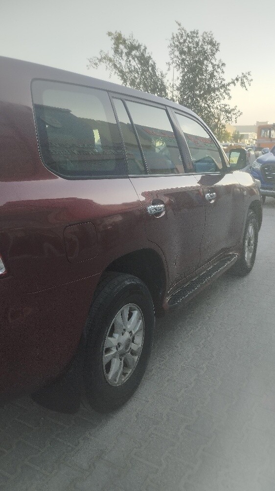 2009 Toyota Land Cruiser, in pristine condition. The gearbox - 6