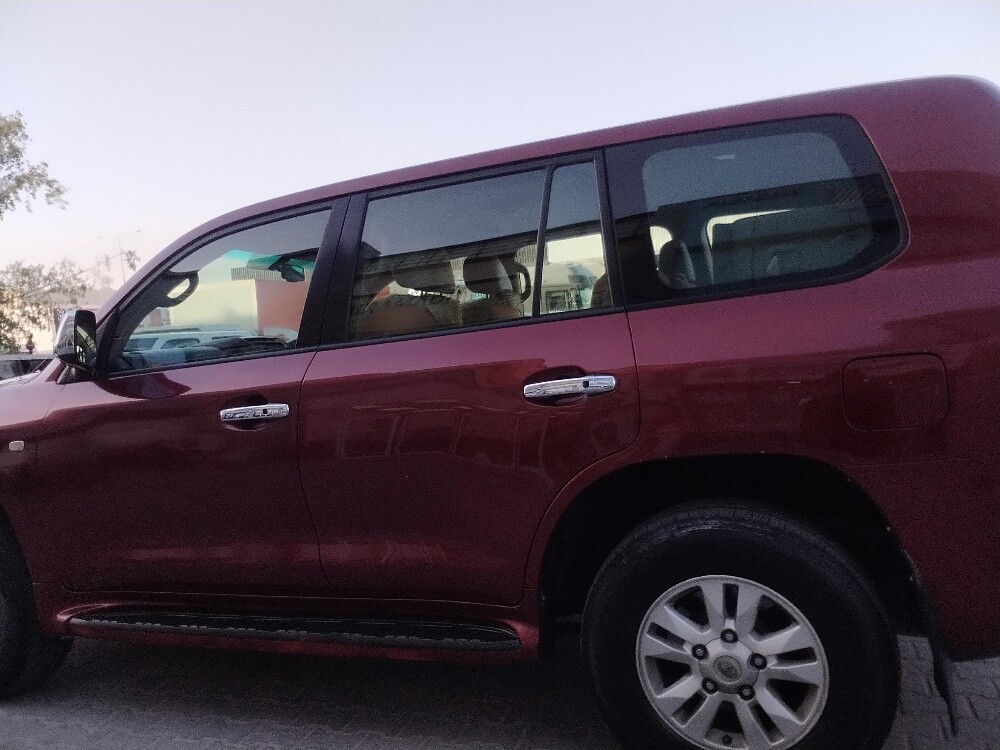 2009 Toyota Land Cruiser, in pristine condition. The gearbox - 1