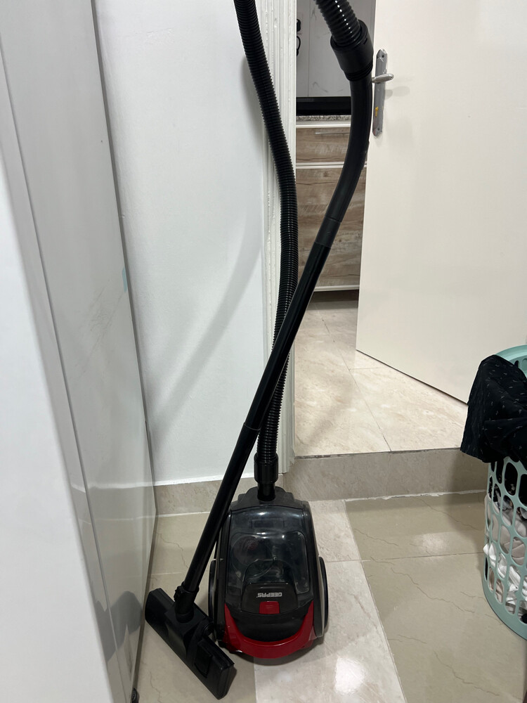 Geepas vacuum cleaner - 1
