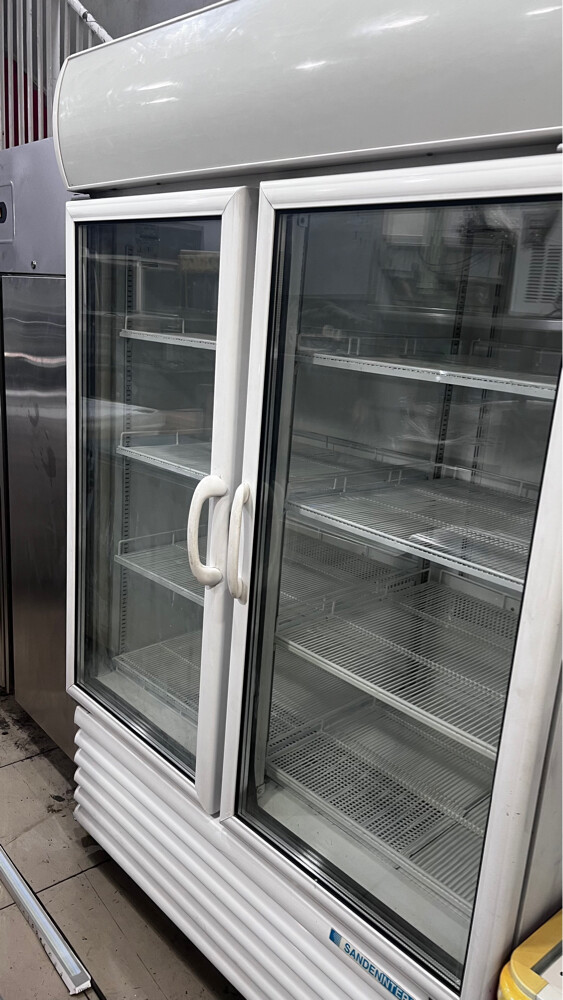 double door chiller  - 1