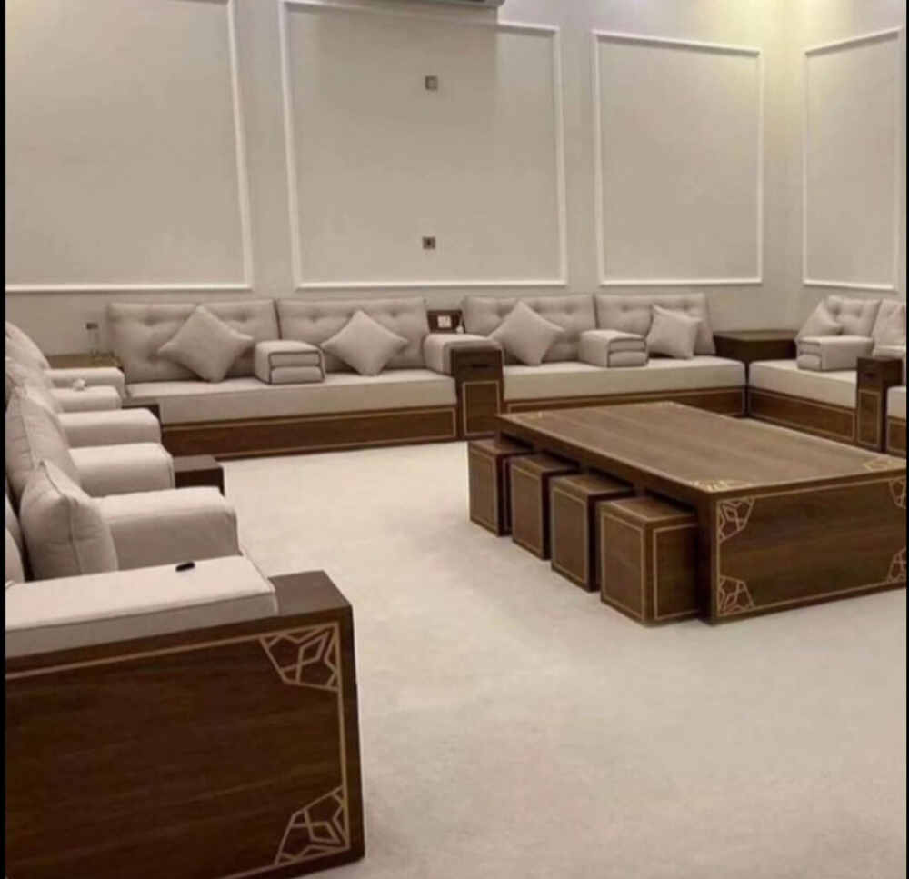 ستائر، سجاد، وأعمال الكنب متوفرة. - 5