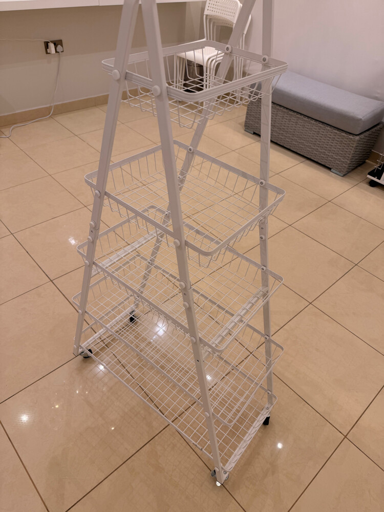 metal rack/shelfs - 1