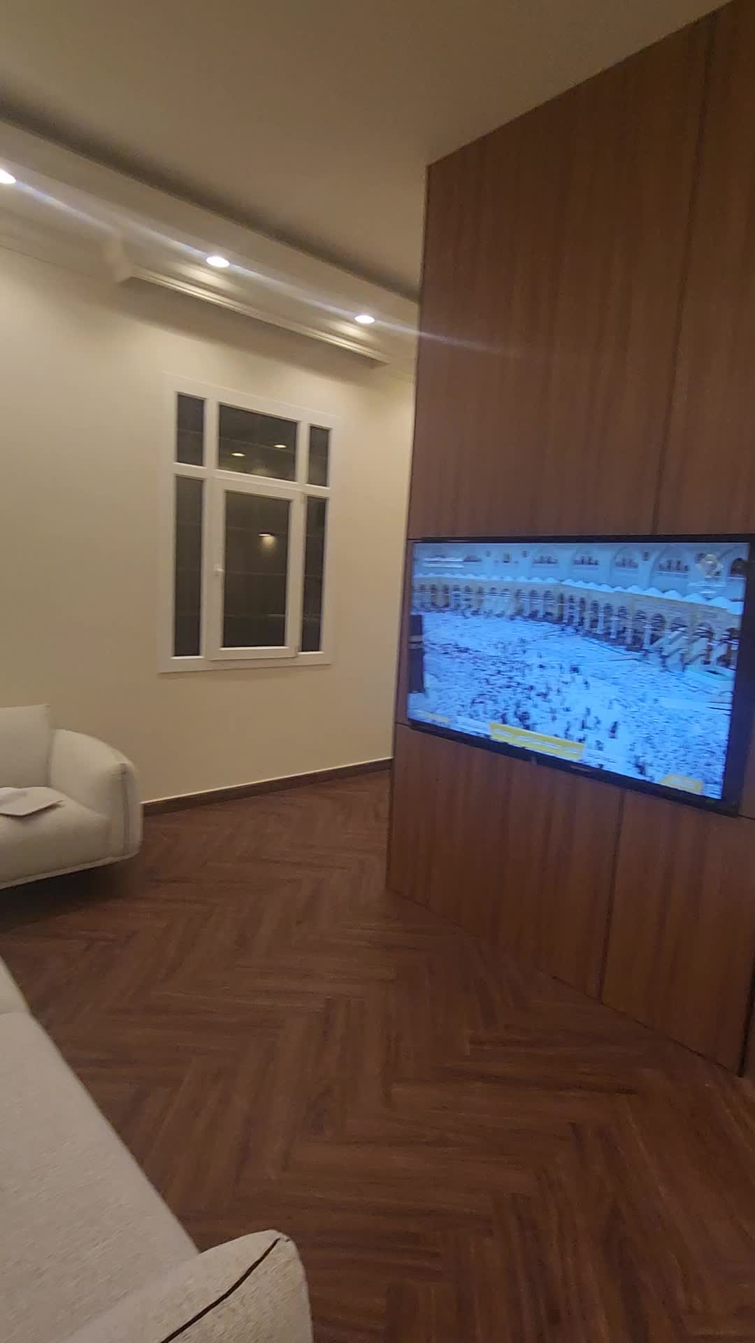 tv decorations - 1