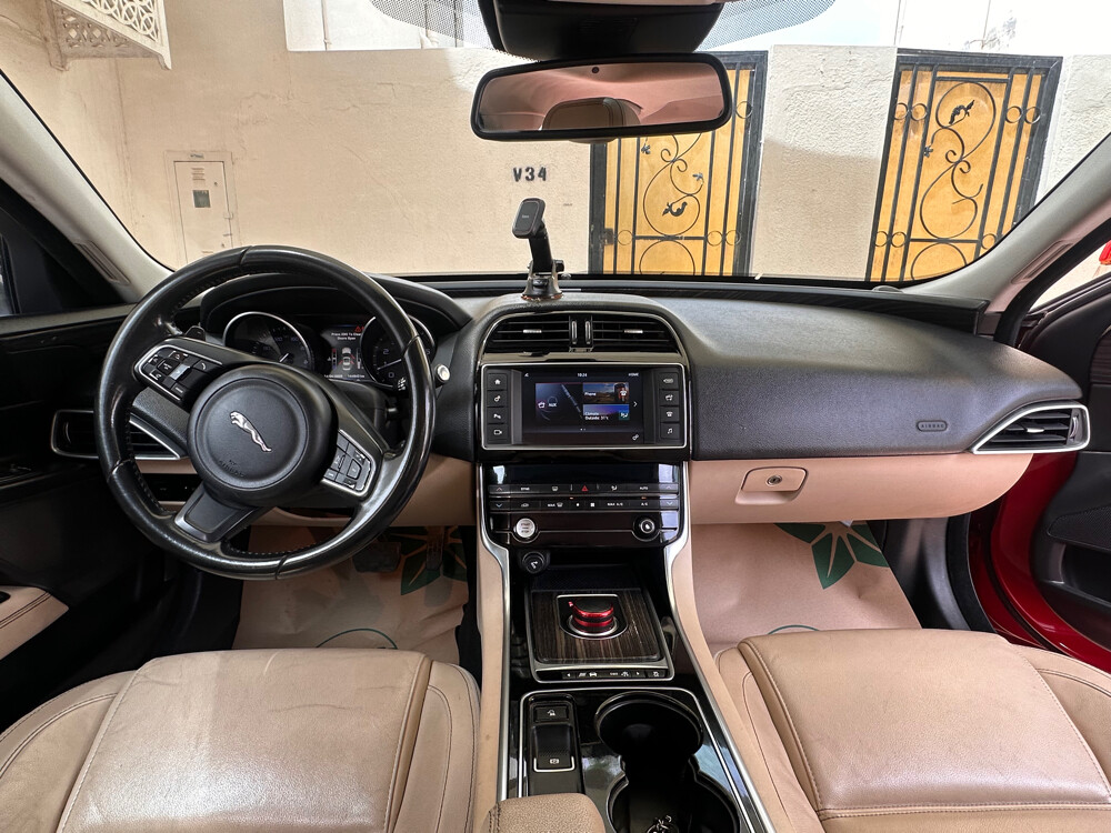 Jaguar xe Prestige 2016 - 10