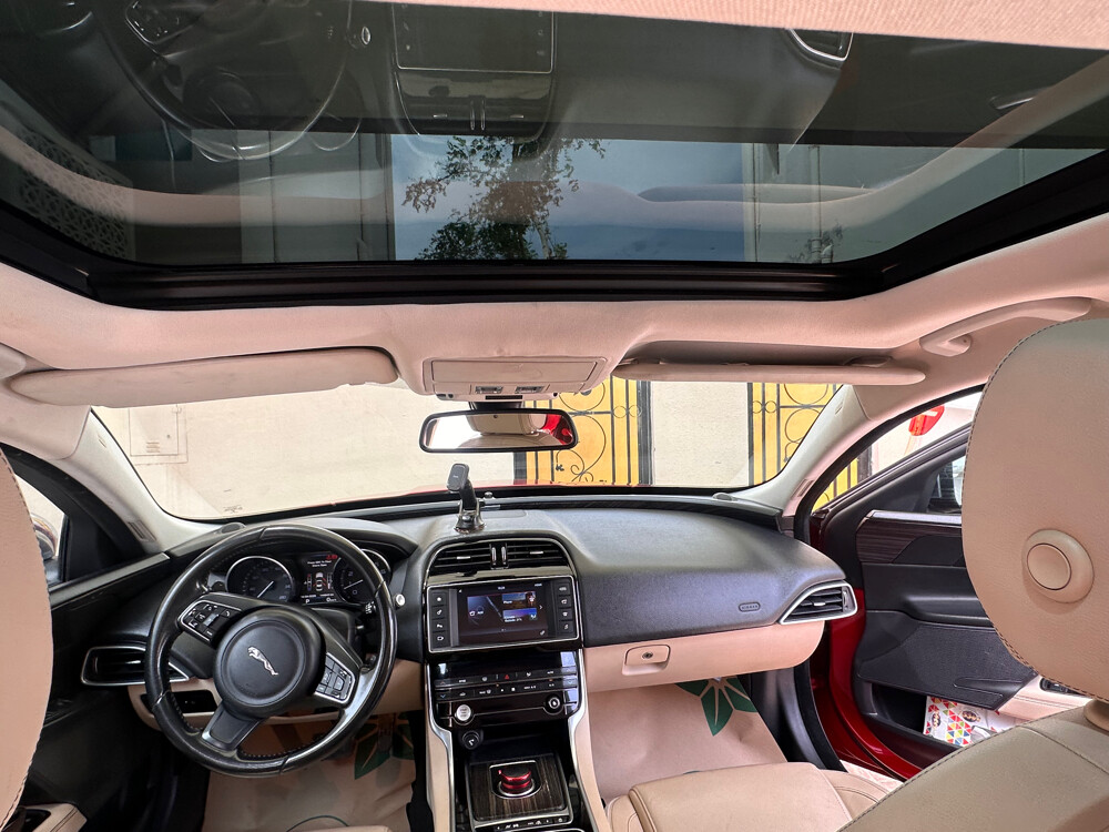 Jaguar xe Prestige 2016 - 8
