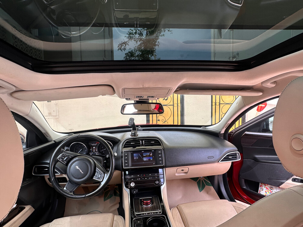 Jaguar xe Prestige 2016 - 9
