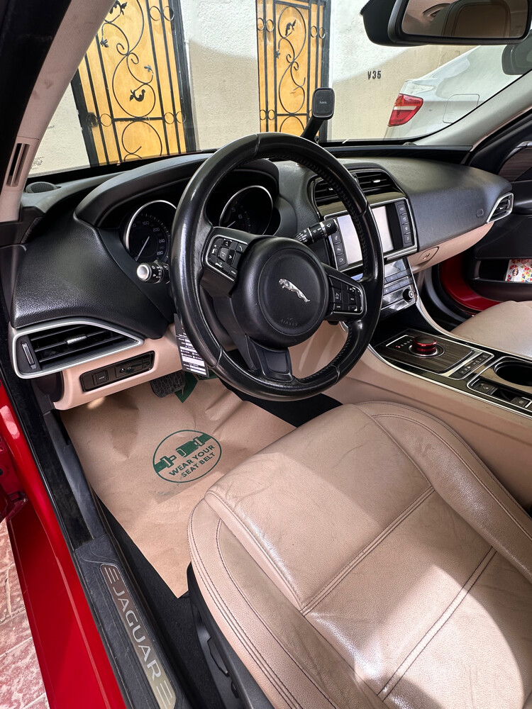 Jaguar xe Prestige 2016 - 11
