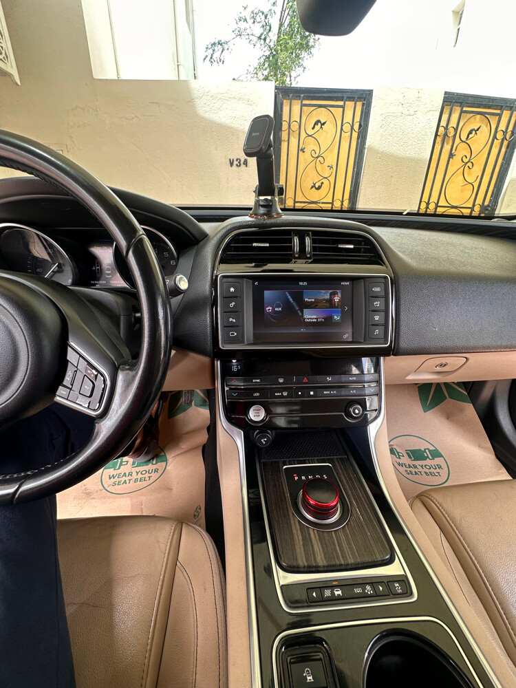 Jaguar xe Prestige 2016 - 14