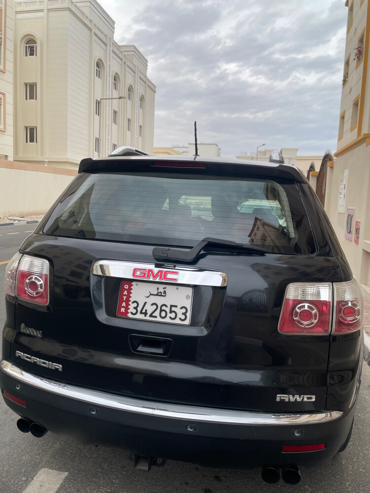2009 GMC Acadia SLT, low mileage - 2