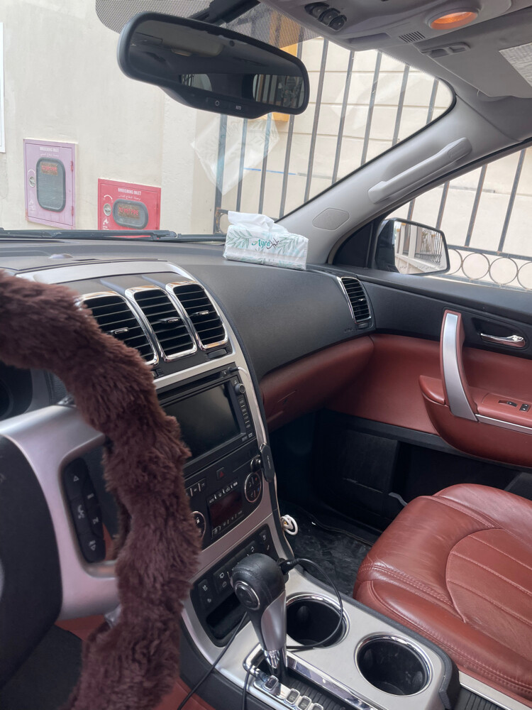 2009 GMC Acadia SLT, low mileage - 6