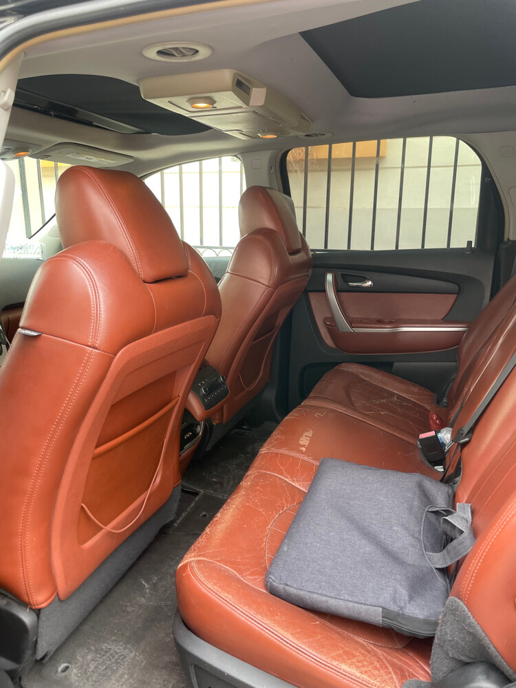 2009 GMC Acadia SLT, low mileage - 15