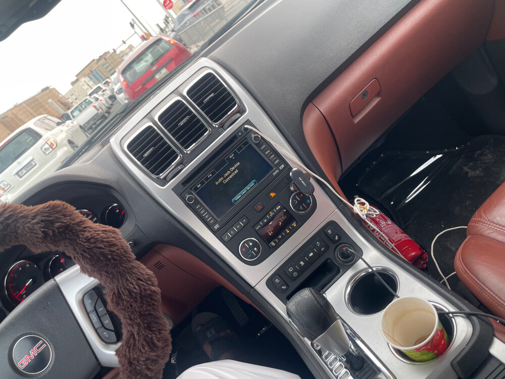 2009 GMC Acadia SLT, low mileage - 14