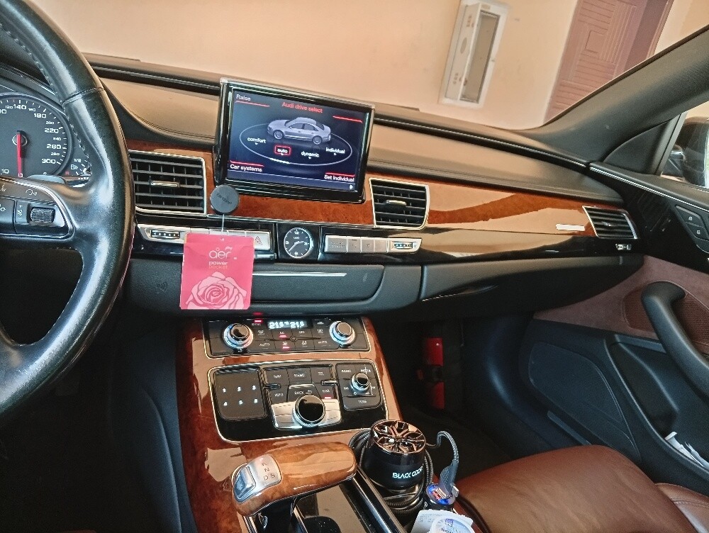 Audi A8 2012 - 10