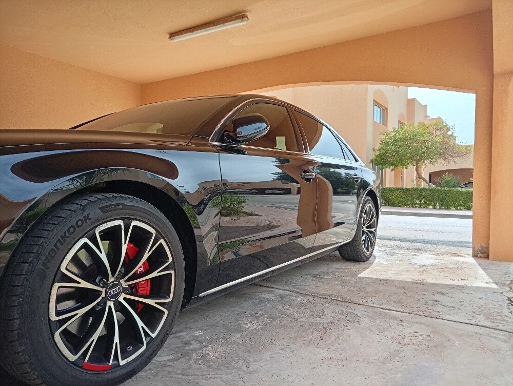 Audi A8 2012 - 1