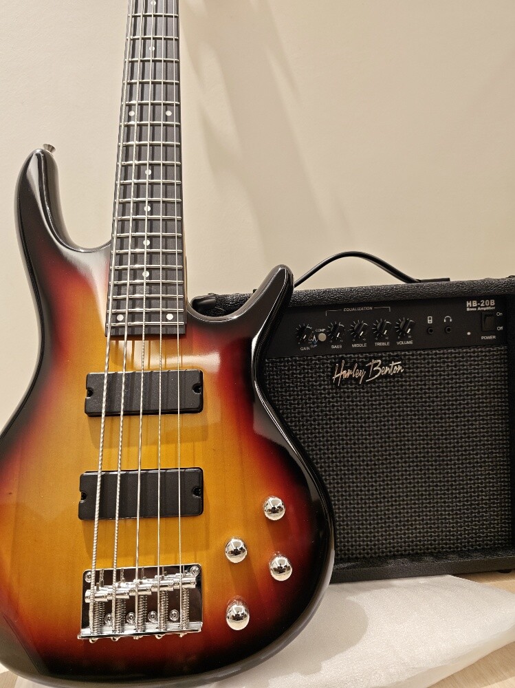 GB3 Bass Guitar & Amplifier - 5
