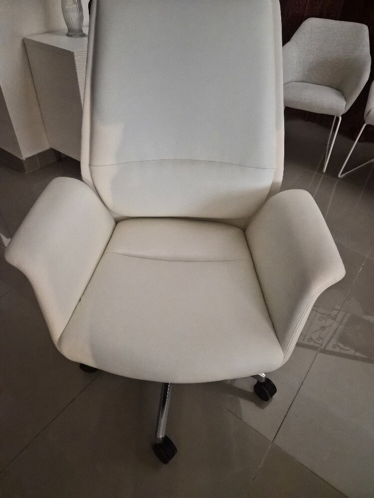 White leather office chair - 1
