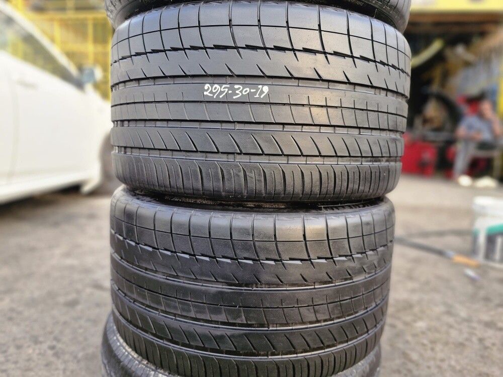 295/30/19"Michiline tire - 1