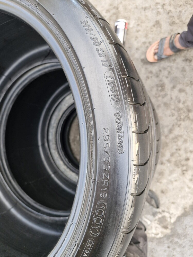 295/30/19"Michiline tire - 2