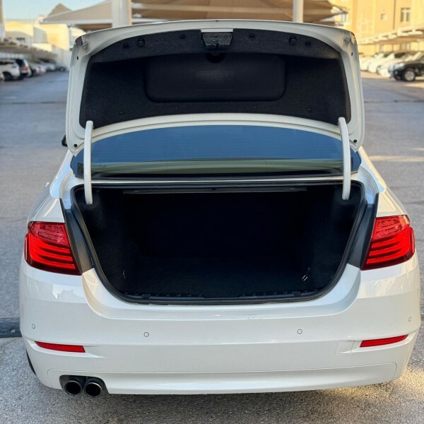 BMW 5-Series 520i 2016 Clean &Neat - 2